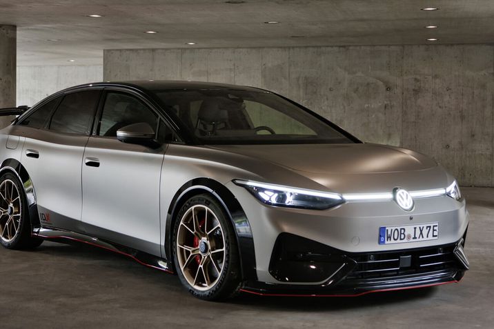 Volkswagen präsentiert Showcar ID.X Performance in Locarno