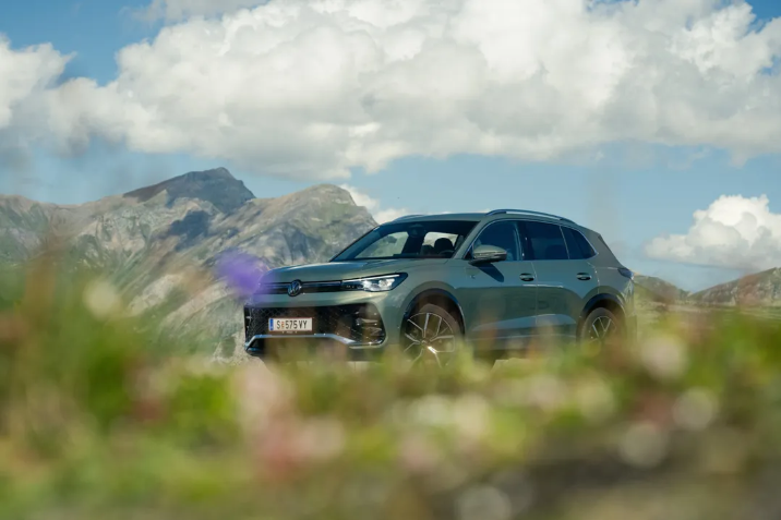 Vom Alltag auf die Traumstraße mit dem neuen VW Tiguan