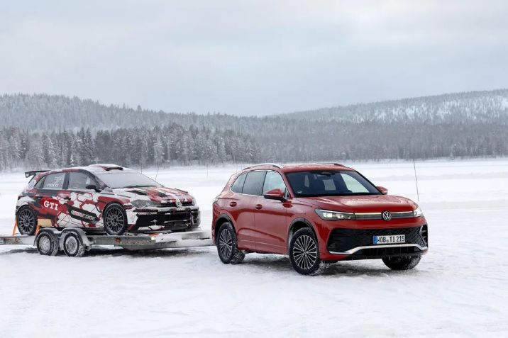 Souveräne Zugfahrzeuge: Tiguan und Tayron mit Allrad­antrieb und neuen starken Turbobenzinern