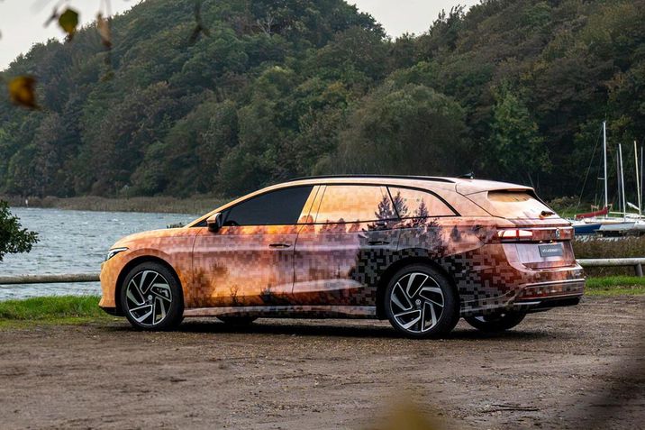 Erste Bilder und neuer Name: Volkswagen gibt exklusiven Ausblick auf künftigen ID.7 Tourer1